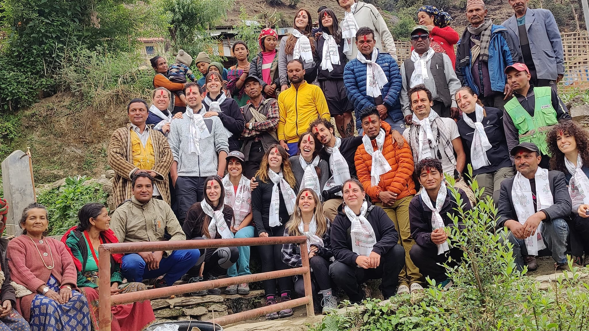 भिरमा मह काढेको दृश्य छायांकन गर्न म्याग्दी पुग्यो नेसनल जियोग्राफीको टोली 